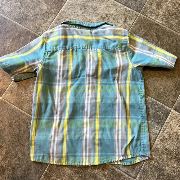 Boys Short Sleeve Collared Button Up Shirts - Picture 4 of 8